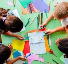 La bibliothèque, à la crèche, à l’école