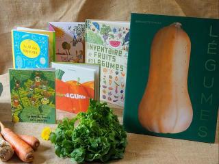 Des livres et des légumes en présentation