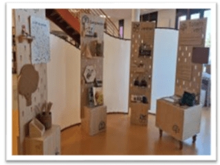 Modules d'exposition en bois