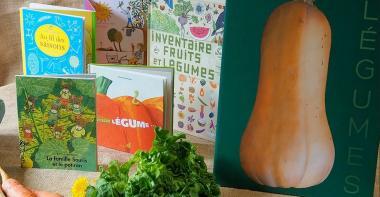 Des livres et des légumes en présentation