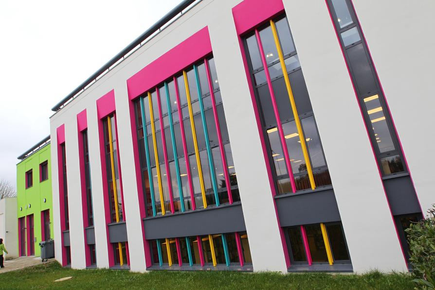 Façade de la médiathèque départementale